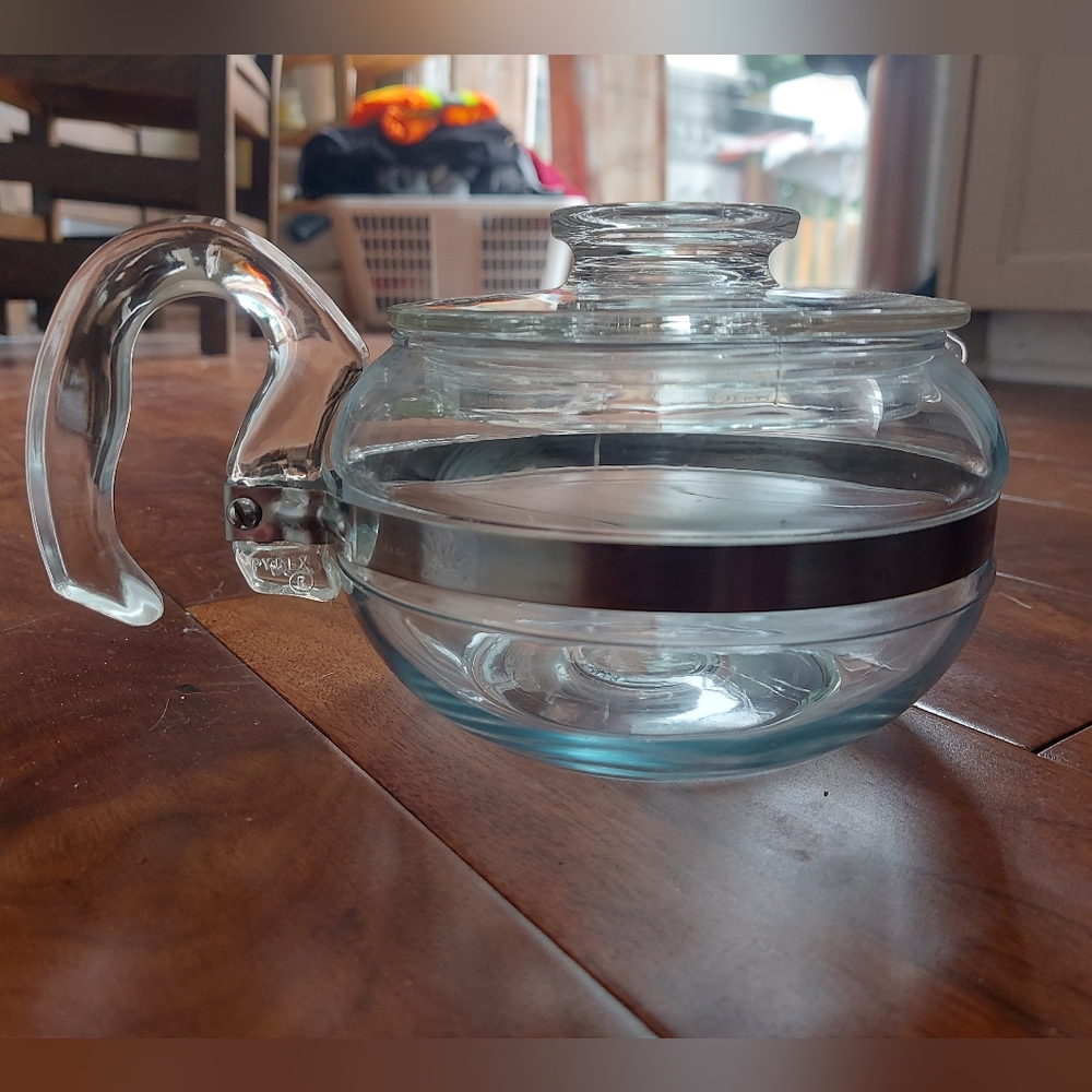Vintage Pyrex teapot